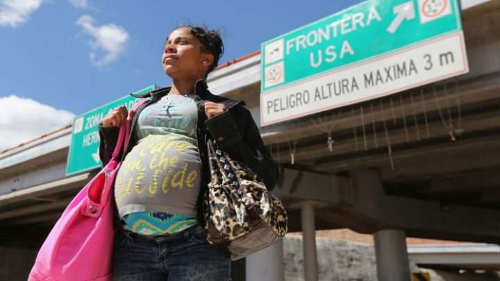 Exigen al DHS pronunciarse ante denuncias de abusos a inmigrantes embarazadas detenidas
