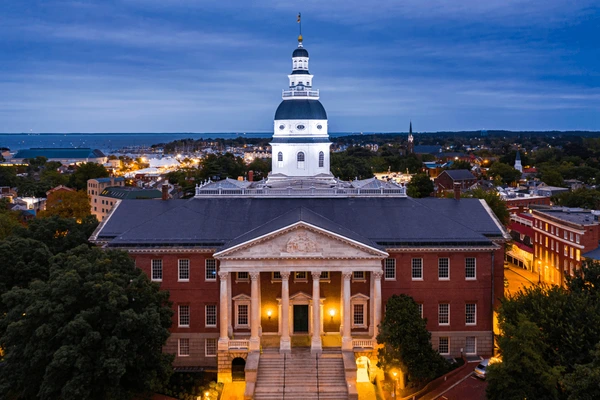 Se presentan los cargos para los dos jovenes de California que dicen habrian escrito insultos raciales en la Universidad de Maryland
