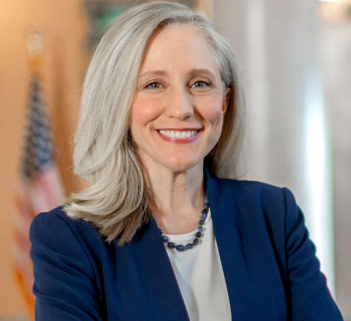 Virginia: Abigail Spanberger presenta agenda enfocada en reducir el costo de vida